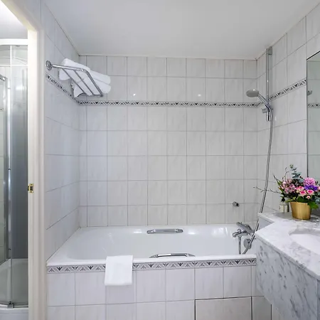 Western Grand De Bordeaux Hotell 3*
