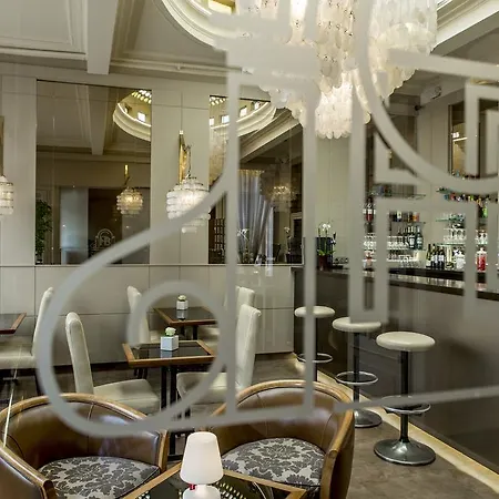 Western Grand De Bordeaux Hotell 3*